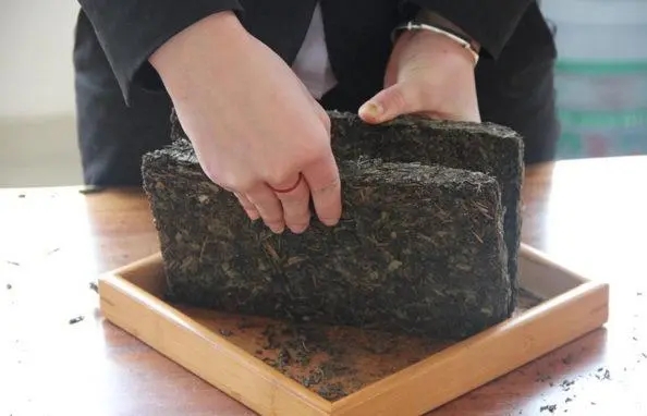 2022年怎么撬普洱茶磚？