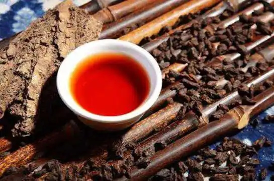 喝普洱茶出汗是怎么回事？