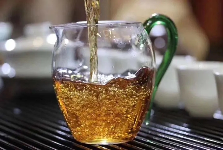 連“喉韻”和“鎖喉”都搞不清楚，就不要說(shuō)懂普洱茶！