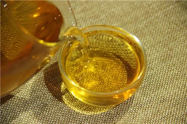 還在用自來(lái)水泡茶？難怪你泡的茶滋味不行~